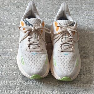 Hoka Women’s Clifton 9 Vanilla/Astral